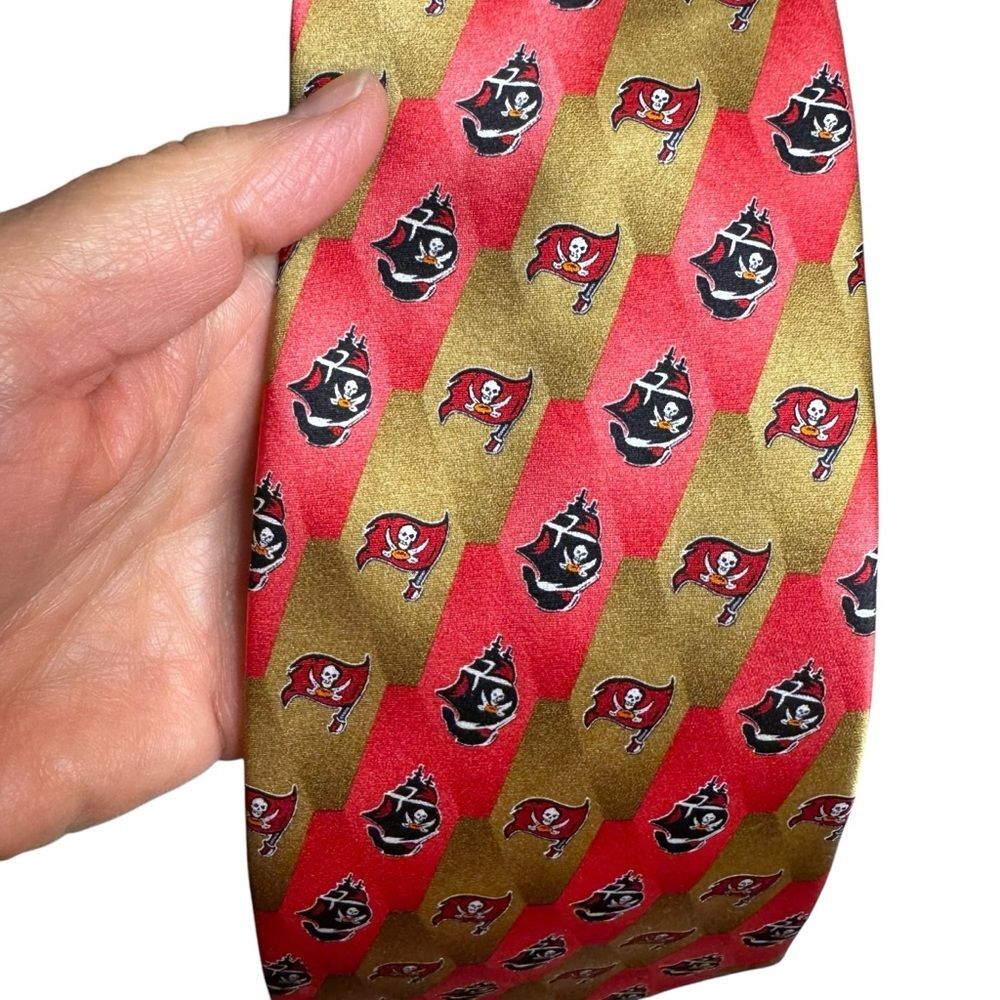 Tampa Bay Buccaneers NFL Men’s Tie 100% Silk